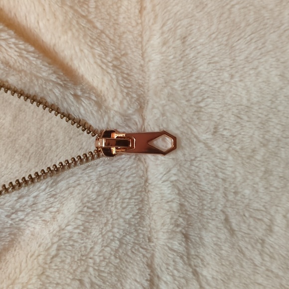 Super soft! Super cute! Volcom peachy pink plush pullover! XL W/ rose gold zip - Picture 4 of 5